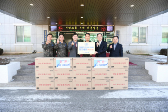 부영그룹 관계자들이 지난 16일 공군미사일방어사령부를 위문 방문했다. <부영그룹 제공>